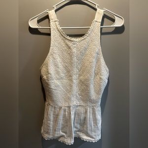 LIKE NEW AMERICAN EAGLE WHITE RUFFLED TANK TOP (XS)